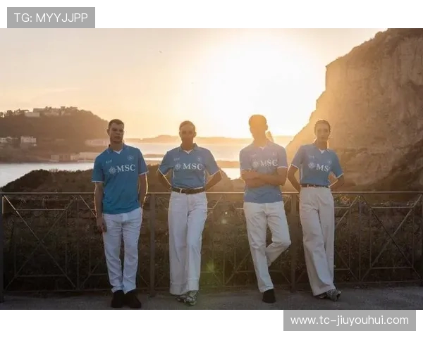 一起举球衣合影庆祝胜利 足球精神永不褪色 传承团队力量